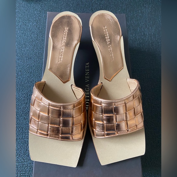 BOTTEGA VENETA Gold Peach sandals in 37 IT - Picture 4 of 4